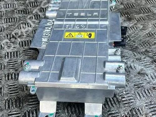 Used Inverter/Converter Inverter/Converter TESLA MODEL S (5YJS) 85 (367 hp) 30301861 30301861