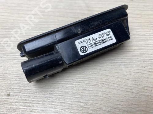 Licence plate light VW GOLF VIII (CD1, DA1) 1.5 eTSI | BP32355582I40