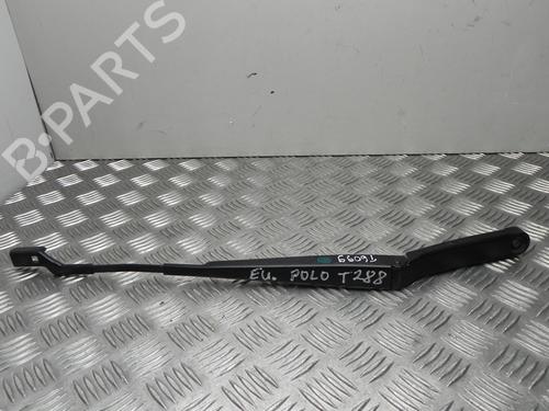 Used Rear windshield wiper arm VW POLO V (6R1, 6C1) 1.2 (70 hp) 28935862