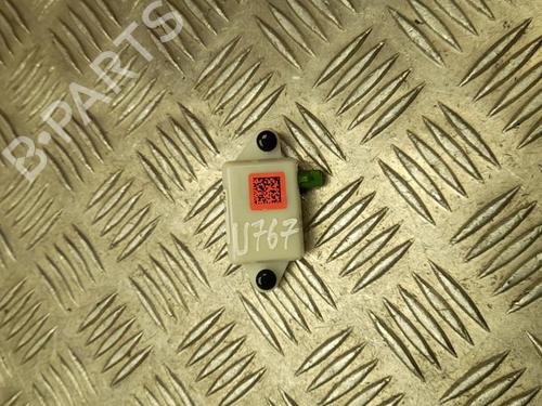 electronic-module-tesla-model-3-5yj3-2017-37548362 main image