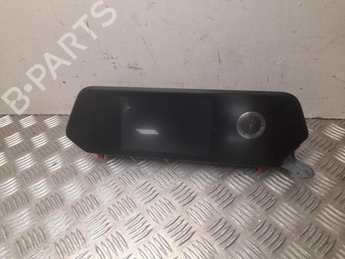 display-monitor-lexus-ux-_aa1_-_ah1_-_ma1_-2018-37560380 main image