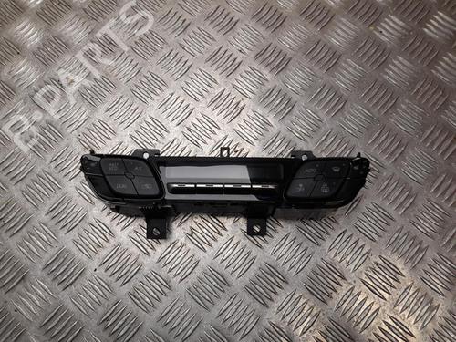 climate-control-toyota-c-hr-_x1_-2016-37556270 main image