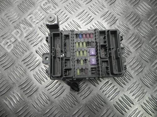 Used Fuse box Fuse box 37578853 37578853