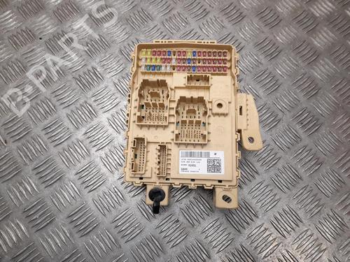 Used Fuse box Fuse box 37564022 37564022
