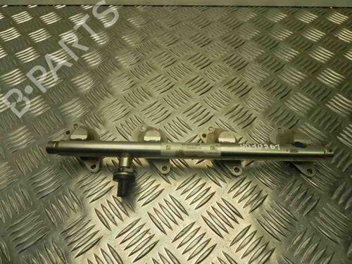 Used Injection rail MERCEDES-BENZ CLA Coupe (C117) CLA 180 (117.342) (122 hp) 28909813