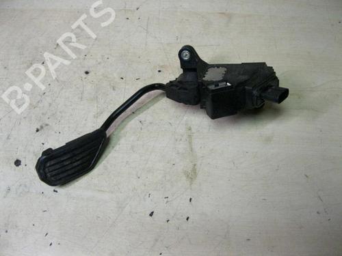 Pedale Pedale TOYOTA YARIS (_P13_) 1.3 (NSP130_, NSP130) (99 hp) 37576243 37576243