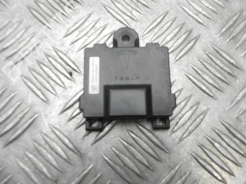 Elektronische module TESLA MODEL S (5YJS) 90D AWD (422 hp) 28920356