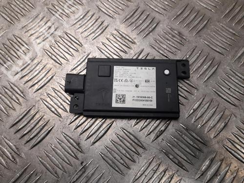 Used Control unit Control unit TESLA MODEL 3 (5YJ3) EV Performance AWD (462 hp) 40274466 40274466