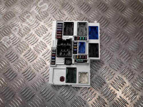 Used Fuse box Fuse box 37572655 37572655