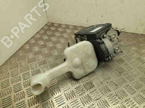 Used Brake master cylinder TESLA MODEL X (5YJX) P90D AWD (772 hp) 28930750