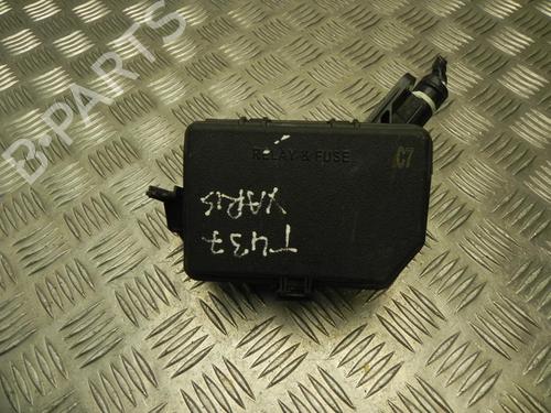 Zekeringkast Zekeringkast TOYOTA YARIS (_P13_) 1.5 (NSP131_) (112 hp) 37582449 37582449