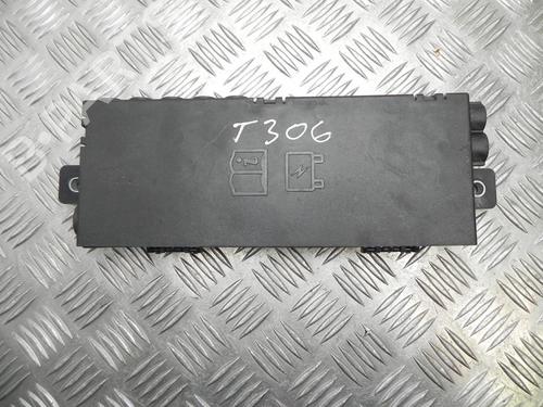 Used Fuse box Fuse box 37581813 37581813