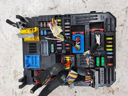 Used Fuse box OPEL CORSA F (P2JO) 1.5 (68) (102 hp) 28937242