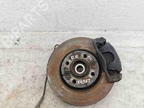 Used Right front steering knuckle RENAULT CAPTUR I (J5_, H5_) 0.9 TCe 90 (90 hp) 28944922
