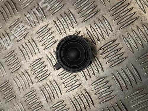 speaker-nissan-juke-f16_-2019-37547898 main image