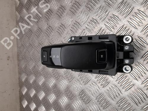 Used Gear lever PEUGEOT 3008 II SUV (MC_, MR_, MJ_, M4_) 1.2 THP/ PureTech 130 (MRHNSM, MRHNSU, MRHNSJ, MRHNYW,... (131 hp) 28908817
