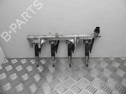 Used Injection rail BMW X1 (F48) xDrive 20 i (192 hp) 28911449