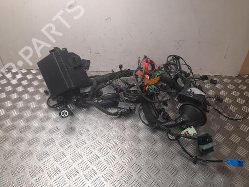 Used Fuse box Fuse box 37567319 37567319