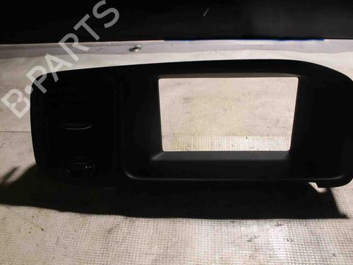 Used Grille VOLVO S60 II (134) D3 (150 hp) 28917741