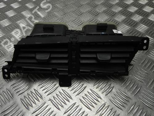 Used Air vent TOYOTA YARIS (_P13_) 1.5 Hybrid (NHP130_, NHP130) (101 hp) 28929914