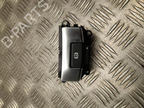 switch-jaguar-i-pace-x590-2018-37548890 main image