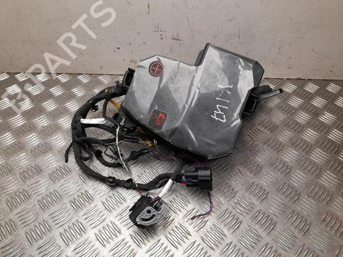 Used Fuse box Fuse box 37566099 37566099