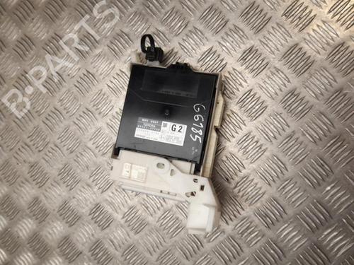 Used Fuse box Fuse box 37548355 37548355