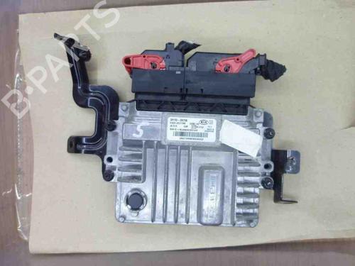 Used Engine control unit (ECU) KIA CEE'D (JD) 1.4 CRDi 90 (90 hp) 28909749