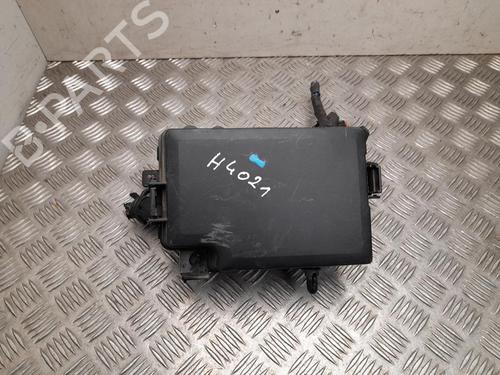 Used Fuse box Fuse box 37564667 37564667