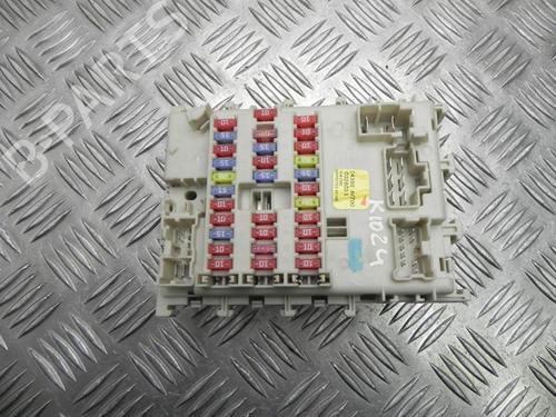 Used Fuse box Fuse box 37579938 37579938