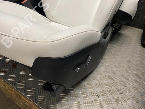 Seats set TESLA MODEL Y (5YJY) Long Range All-wheel Drive | BP37612382C78 - Image 3