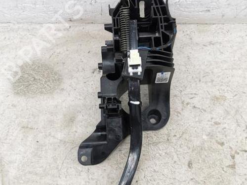 Pédale de frein BMW 2 Gran Tourer (F46) 220 i (192 hp) 28945407