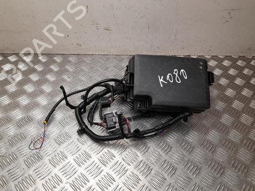 Used Fuse box Fuse box 37561658 37561658