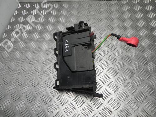 Used Fuse box Fuse box 37581484 37581484