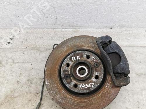 Used Right front steering knuckle RENAULT CAPTUR I (J5_, H5_) 0.9 TCe 90 (90 hp) 28944922