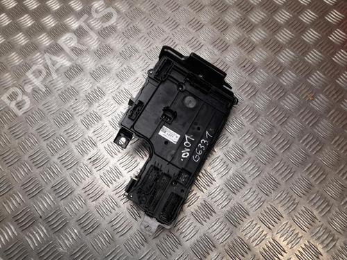 fuse-box-tesla-model-y-5yjy-2019-37549133 main image