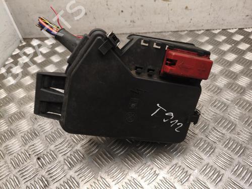 Used Fuse box Fuse box 37575393 37575393