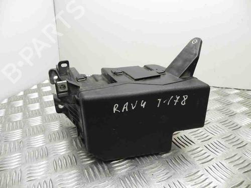 Used Fuse box TOYOTA RAV 4 III (_A3_) 2.2 D 4WD (ALA30_, ALA30R) (177 hp) 28915276