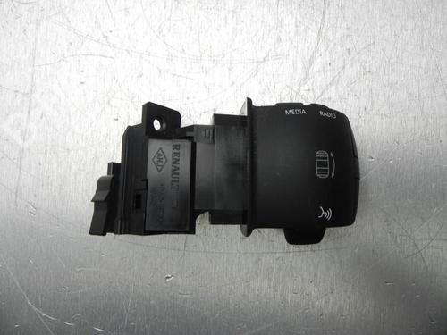 Commandes au volant Commandes au volant 37576416 37576416