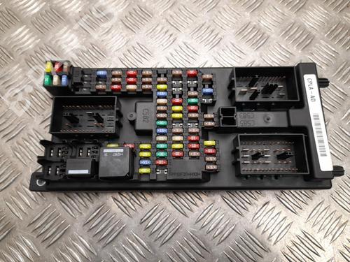 Used Fuse box Fuse box 37558116 37558116