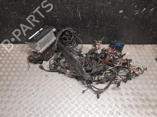 Used Fuse box Fuse box 37572151 37572151