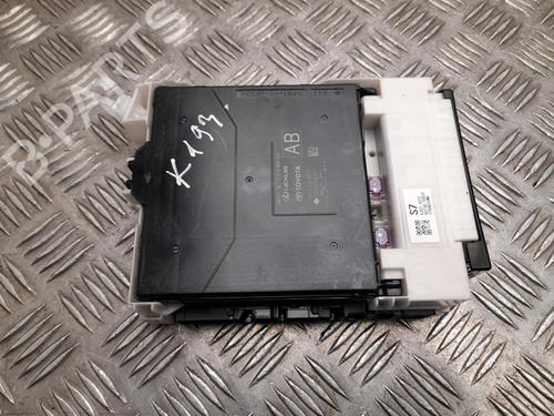 Used Fuse box Fuse box 37570213 37570213
