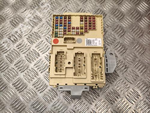 Used Fuse box Fuse box 37612128 37612128