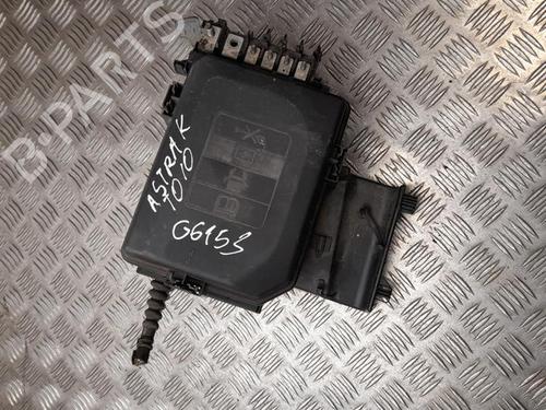 Used Fuse box Fuse box 37548263 37548263