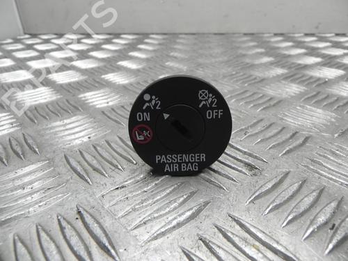 switch-opel-astra-k-b16-2015-2016-2017-2018-2019-2020-2021-2022-37542218 main image