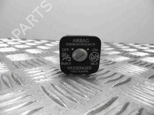 Used Switch TOYOTA YARIS (_P13_) 1.5 Hybrid (NHP130_, NHP130) (101 hp) 28909874