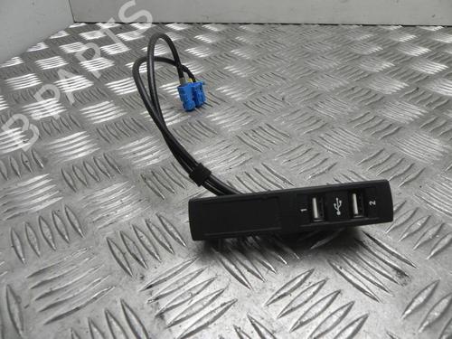 switch-mercedes-benz-s-class-coupe-c217-2014-2015-2016-2017-2018-2019-2020-37542430 main image