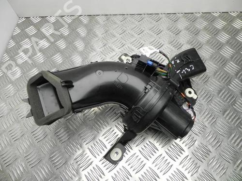 Used Heater blower motor Heater blower motor PEUGEOT 5008 (0U_, 0E_) 2.0 HDi 150 / BlueHDi 150 (150 hp) 28909804 28909804
