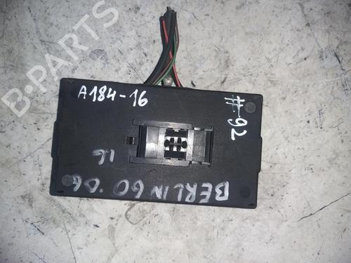 Used Fuse box Fuse box 38963157 38963157
