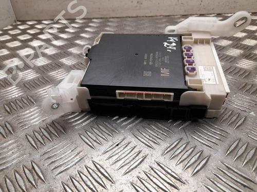 Used Fuse box Fuse box 37573498 37573498